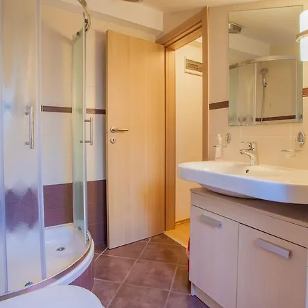 Antonio Apartment Cres